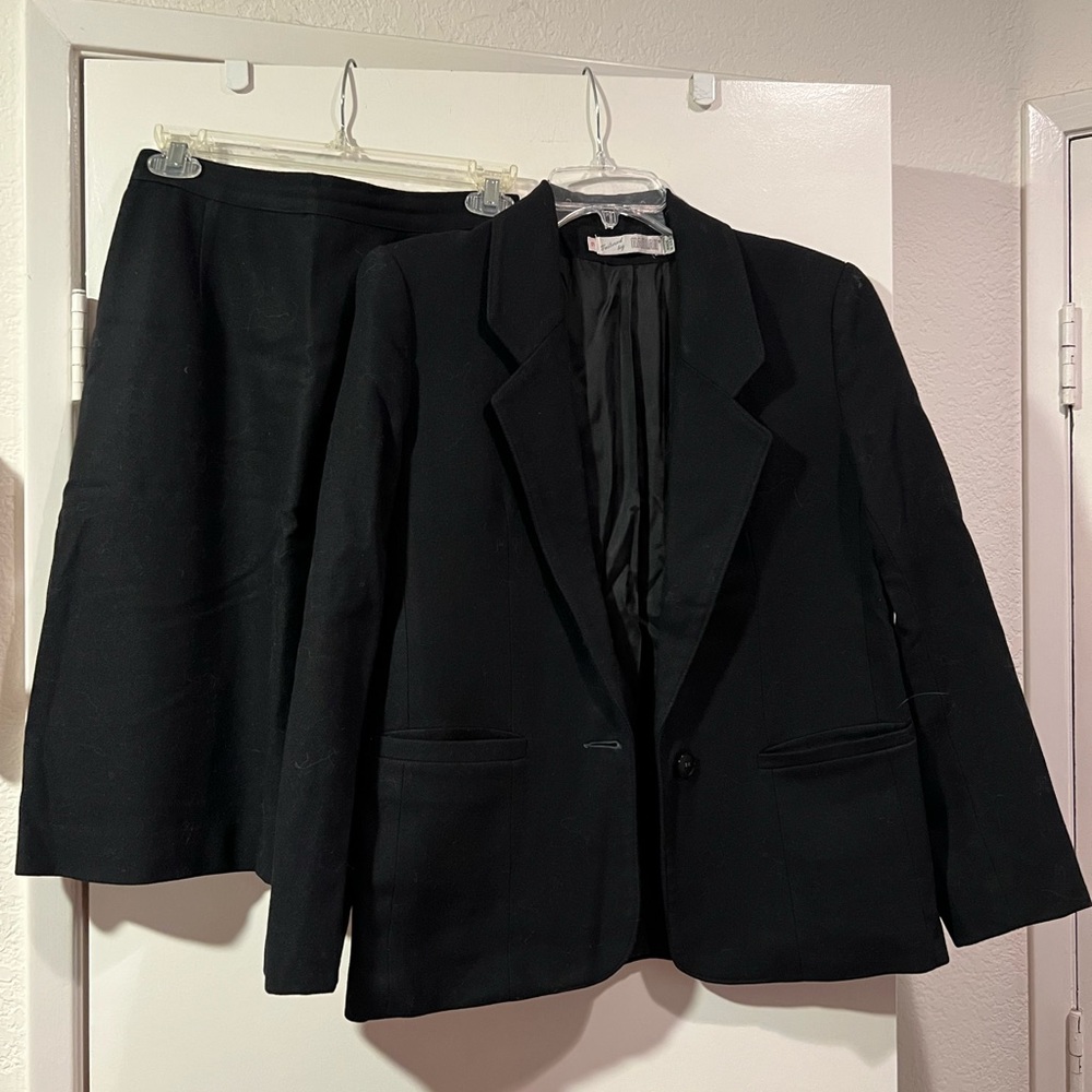 Vintage black wool suit - size 6 - Harlan - made in USA